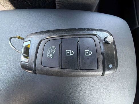 Used 2023 Hyundai Venue SEL w/ Cargo Package FWD image 28