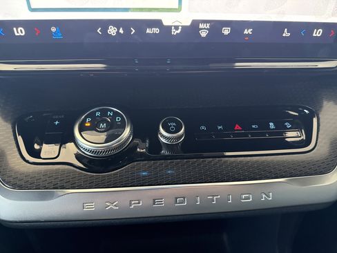 New 2026 Ford Expedition Max Platinum w/ Stealth Appearance Package image 27