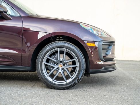 Certified 2025 Porsche Macan image 9