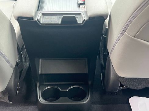 Used 2025 Toyota Sienna XLE FWD image 21