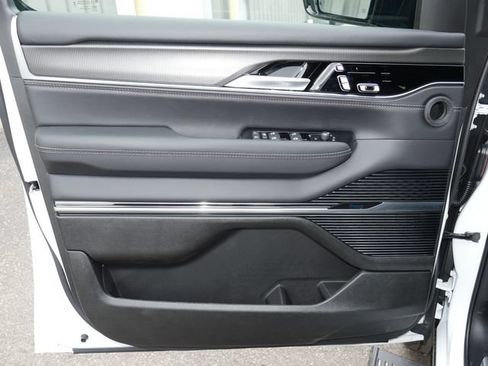 New 2026 Jeep Grand Wagoneer Summit w/ Rear Seat Video Group I AWD/4WD image 18