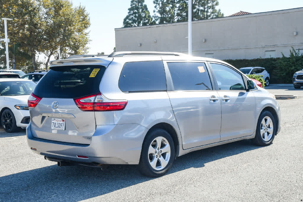 Used 2017 Toyota Sienna LE FWD image 9