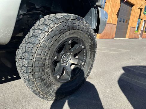 Used 2004 GMC Yukon SLE image 29