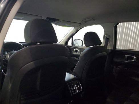 Used 2022 Kia Sorento LX image 12