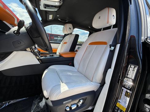 Used 2022 Rolls-Royce Cullinan Black Badge AWD/4WD image 41