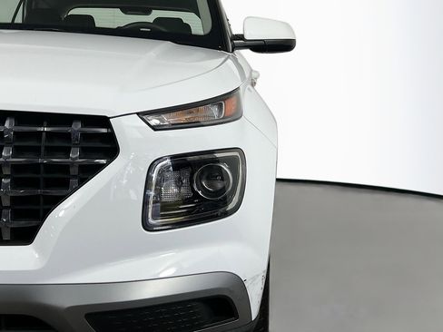 Used 2022 Hyundai Venue SEL image 12