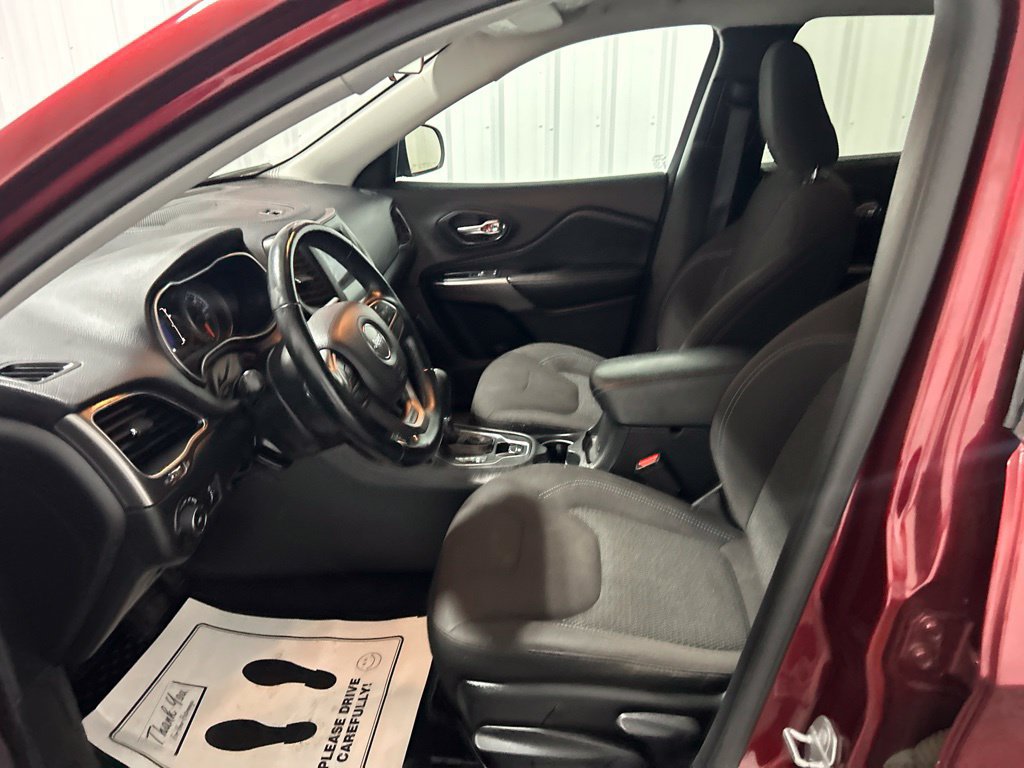Used 2019 Jeep Cherokee Latitude w/ Cold Weather Group FWD image 7