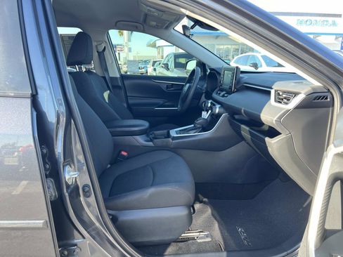 Used 2019 Toyota RAV4 LE image 29