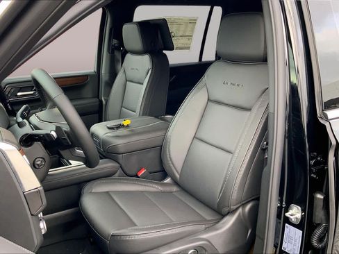 New 2026 GMC Yukon XL Denali w/ Denali Reserve Package AWD/4WD image 8