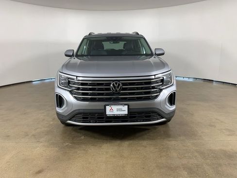 Used 2024 Volkswagen Atlas SE AWD/4WD image 3