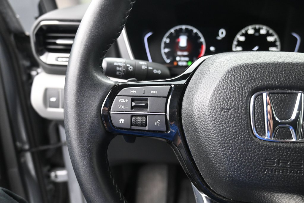 Used 2025 Honda Pilot EX-L image 31