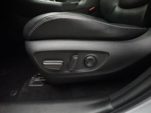 Used 2019 Toyota RAV4 Limited AWD/4WD image 29