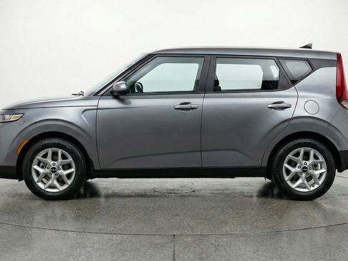 Used 2025 Kia Soul LX w/ LX Technology Package FWD image 5