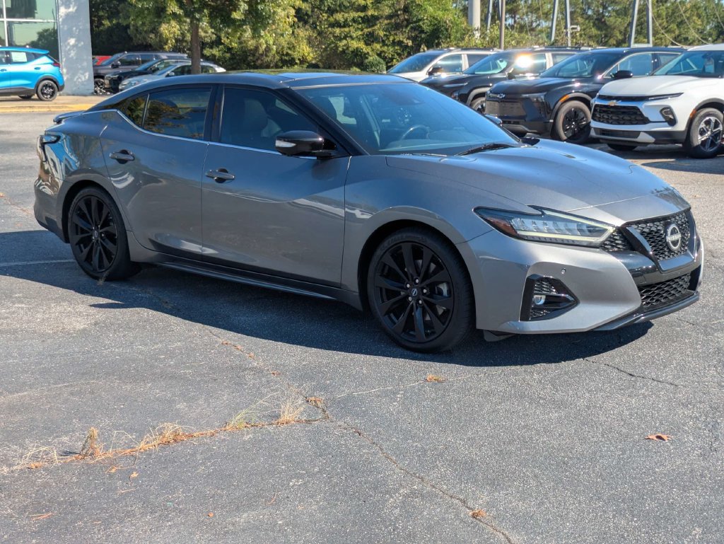 Used 2023 Nissan Maxima SR w/ Sport Mat Group FWD image 2
