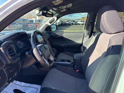 Used 2020 Toyota Tacoma TRD Off-Road image 20