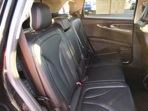 Used 2023 Lincoln Nautilus FWD w/ Premium Package image 16