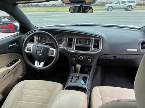 Used 2013 Dodge Charger SE RWD image 29