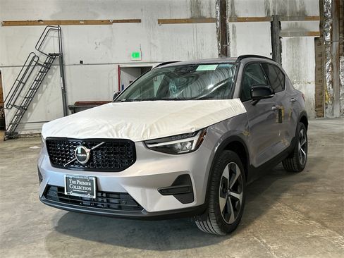 New 2026 Volvo XC40 B5 Core w/ Protection Package Premier image 5