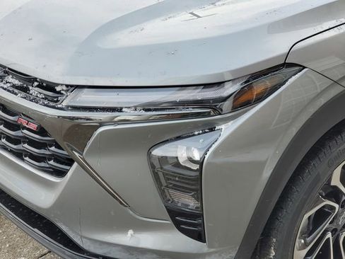 New 2025 Chevrolet Trax RS w/ Sunroof Package image 10