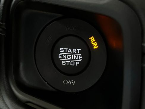 Used 2025 Jeep Wrangler Unlimited Sahara image 21