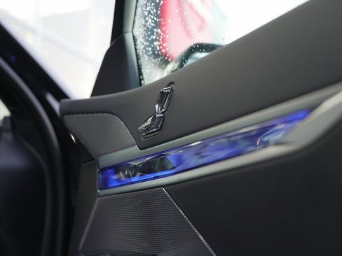 Used 2024 BMW 740i image 35