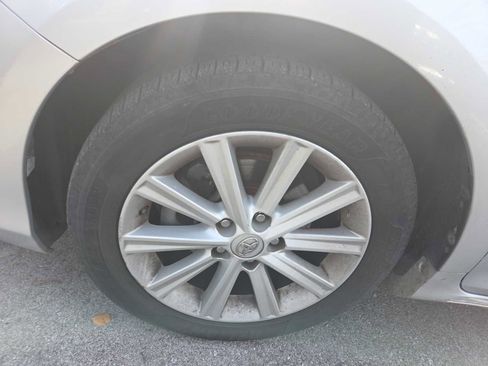 Used 2014 Toyota Camry L image 11