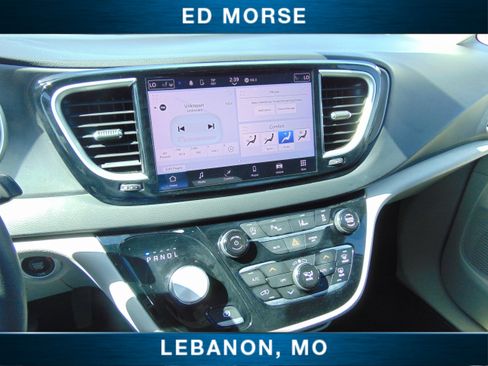 Used 2024 Chrysler Pacifica Touring-L image 22