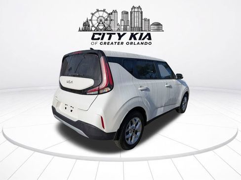 Certified 2025 Kia Soul LX w/ LX Technology Package FWD image 5