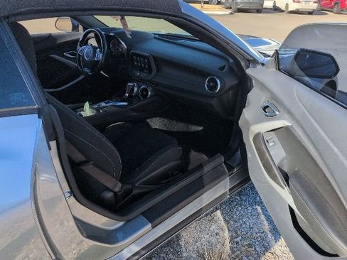 Used 2023 Chevrolet Camaro LT w/ Technology Package image 5