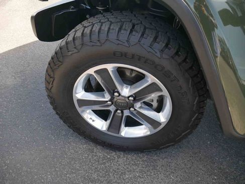Used 2023 Jeep Wrangler Unlimited Sahara AWD/4WD image 13