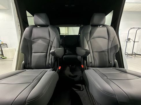 Used 2023 Buick Enclave Essence FWD image 27