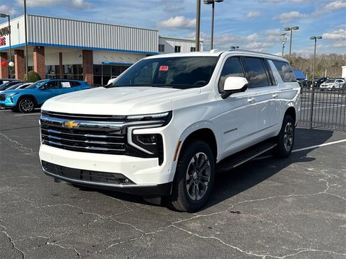 New 2026 Chevrolet Suburban LT w/ Comfort Package image 2