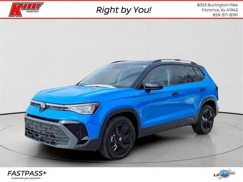 Used 2025 Volkswagen Taos SE image 1