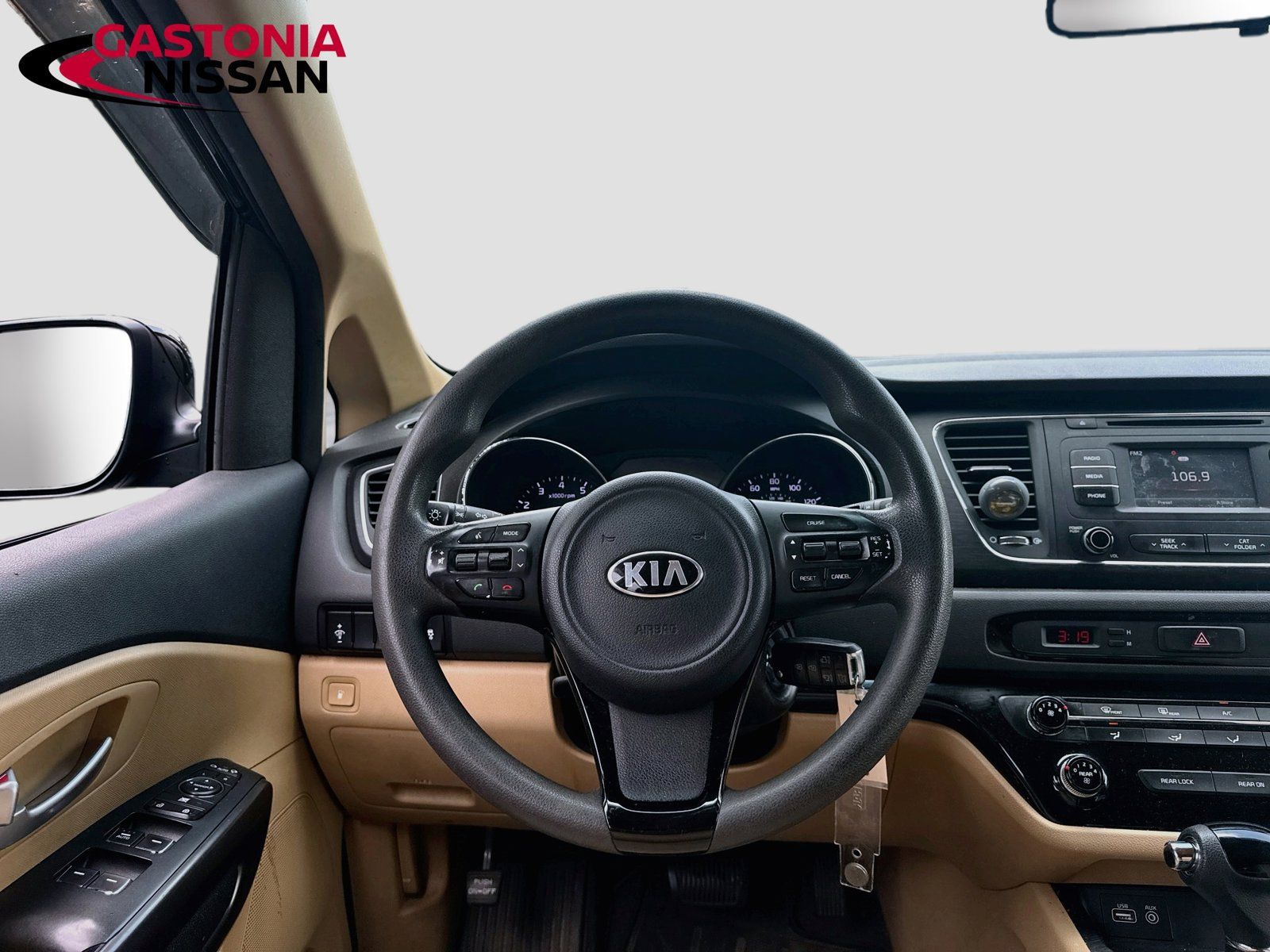 Used 2017 Kia Sedona LX FWD image 29
