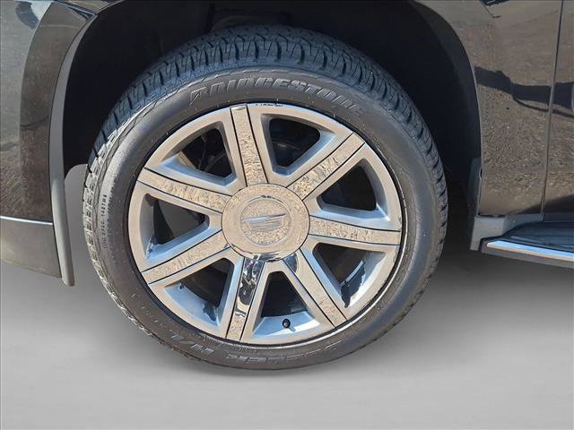 Used 2015 Cadillac Escalade Luxury AWD/4WD image 13