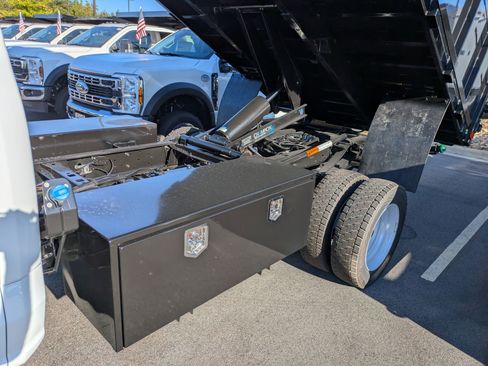 New 2025 Ford F550 4x4 Crew Cab image 30