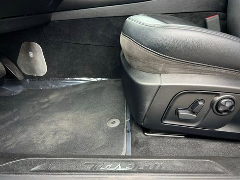 Used 2017 Maserati Levante image 36