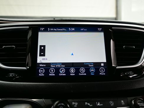 Used 2018 Chrysler Pacifica Touring-L Plus w/ Advanced Safetytec Group FWD image 20