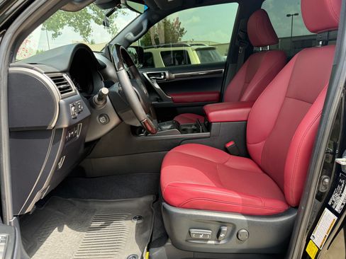 Used 2023 Lexus GX 460 Premium w/ Accessory Package AWD/4WD image 5