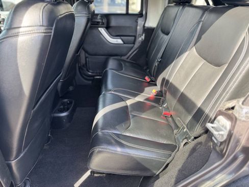 Used 2016 Jeep Wrangler Unlimited Rubicon AWD/4WD image 15