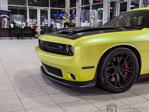 Used 2015 Dodge Challenger SRT image 5