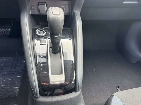 Used 2025 Nissan Versa SV w/ Trunk Package image 25