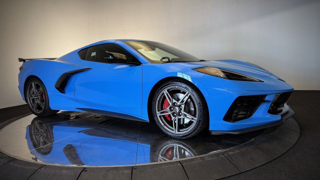 Used 2025 Chevrolet Corvette Stingray Premium Cpe w/ Z51 Performance Package RWD image 18