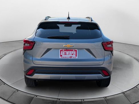 Used 2024 Chevrolet Trax LT FWD image 4