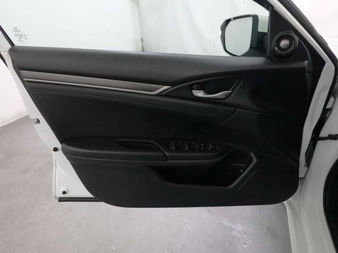Used 2019 Honda Civic Touring image 10