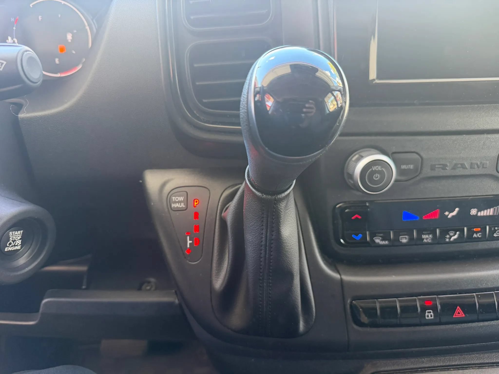 Used 2025 RAM ProMaster 2500 w/ U-Haul Equipment Group FWD image 30