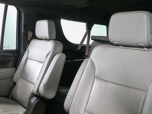 Used 2022 GMC Yukon XL SLT w/ SLT Premium Package RWD image 28