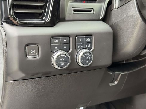Used 2024 GMC Sierra 2500 AT4 w/ AT4 Preferred Package image 9