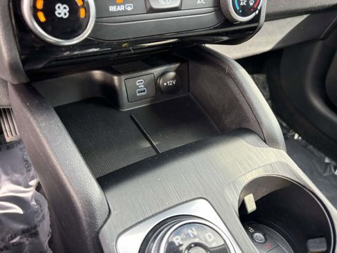 Used 2022 Ford Escape SE w/ SE Sport Appearance Package image 25