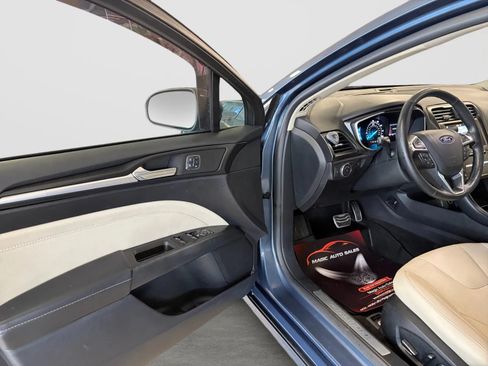 Used 2018 Ford Fusion Titanium AWD/4WD image 11